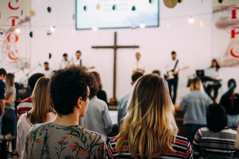 église musique louange guitare chant micro