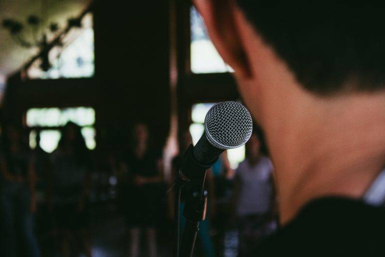 chanteur eglise