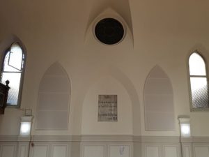 Read more about the article Des panneaux acoustiques sur-mesure pour l’église évangélique libre de Cannes