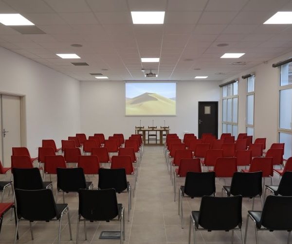 Un système audio-vidéo complet pour la salle de conférences de la Maison Saint-Ignace à Marseille