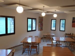 Read more about the article Des îlots acoustiques pour le réfectoire de l’abbaye Sainte-Lioba à Simiane-Collongue