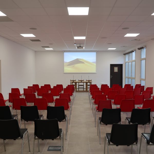 Un système audio-vidéo complet pour la salle de conférences de la Maison Saint-Ignace à Marseille