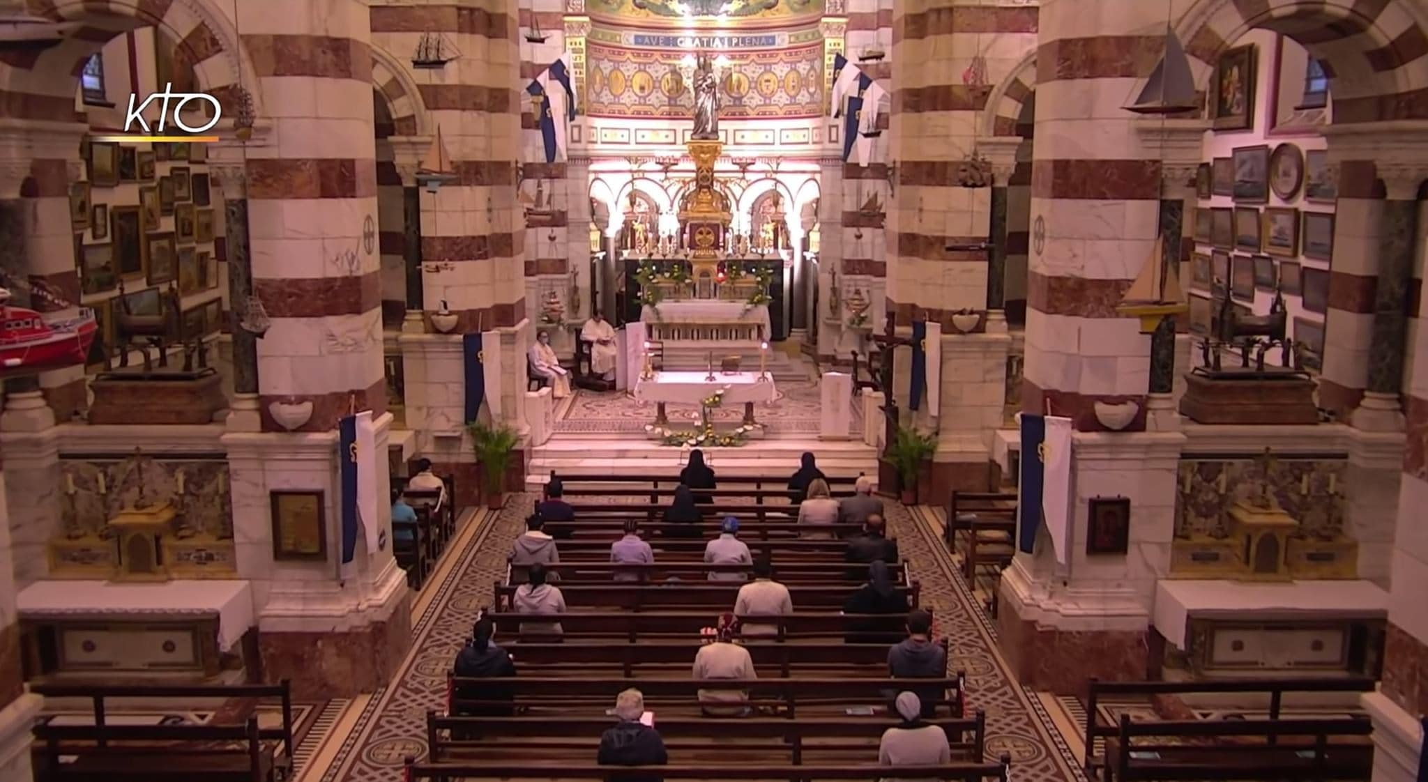 You are currently viewing Une captation sonore sur-mesure pour les messes en direct depuis la basilique Notre-Dame-de-la-Garde à Marseille